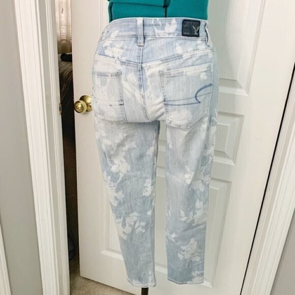 American Eagle Floral Light Wash Crop Super Stretch Distressed Skinny Jean - Picture 6 of 12